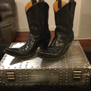 Black western boot